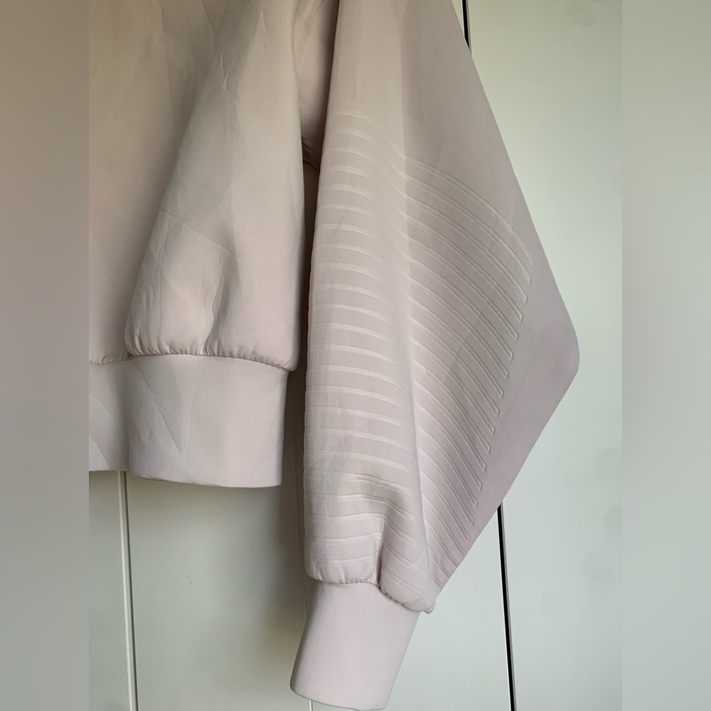 Lululemon Full Flourish Pullover Light Chrome Size 4 Luxtream View 3